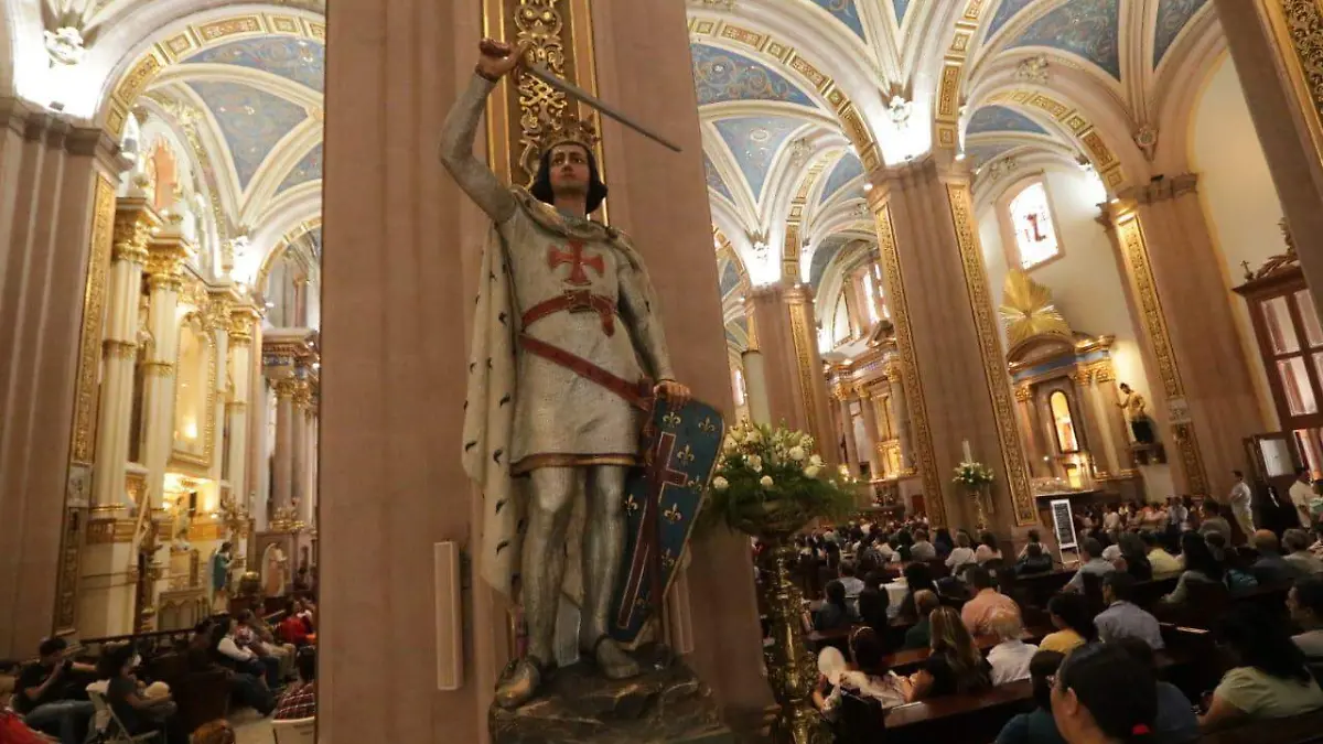 Misa con el Arzobispado Jorge Alberto Cavazos Arizpe en el dia de San Luis Rey de Francia (3)